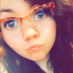 Meet your Posher, Brittney